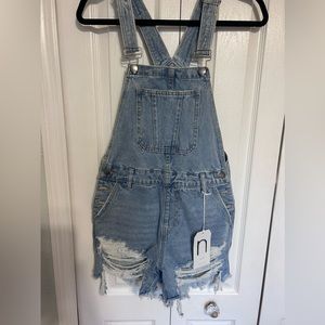 TIMELESS SMILE DISTRESSED MEDIUM WASH DENIM OVERALL SHORTS